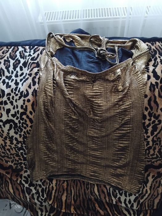 2 perechi pantaloni ,1 maglietă si un maiou