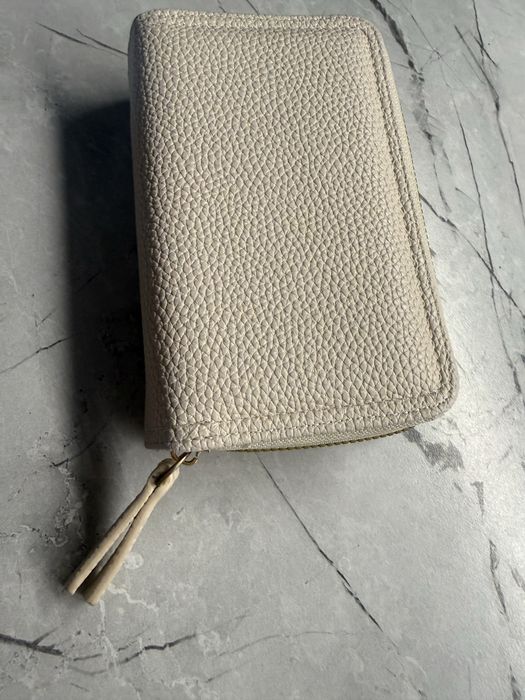 Портмоне в бежов цвят