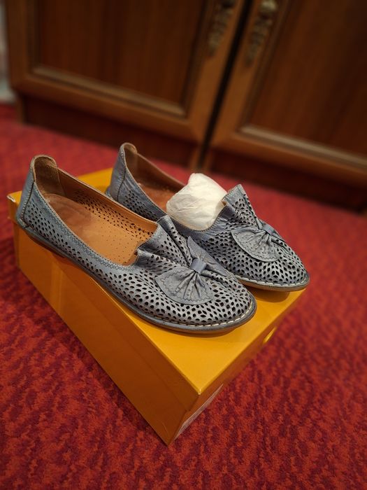 Продаеться женская обувь