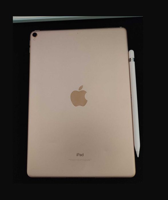 iPad Pro 10.5 золотого цвета + стилус
