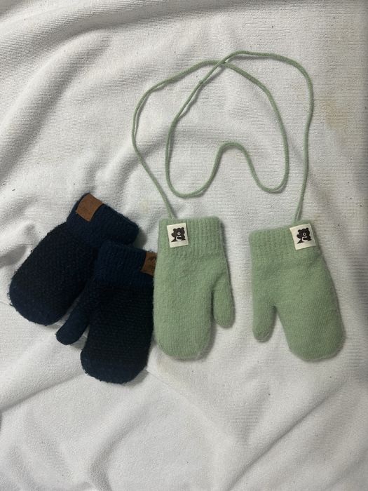 Зимняя шапка и варежки