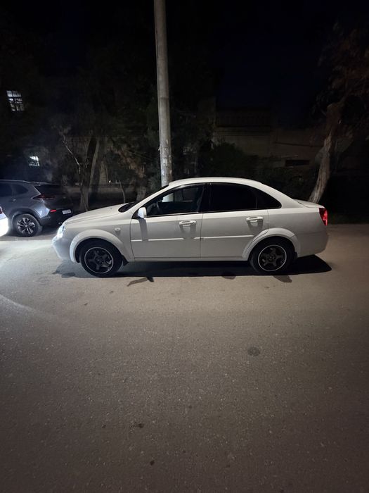 Продается лассети 1.8 белая