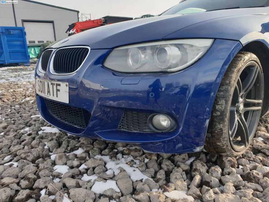 Bara Spoiler Fata M cu Spalatoare Far Grile Proiectoare si Locas Senzori Parcare cu Imperfectiuni BMW Seria 3 E92 LCI FL Facelift 2010 - 2013 Culoare 381/5 Le Mans Blau Metallic [K9327]