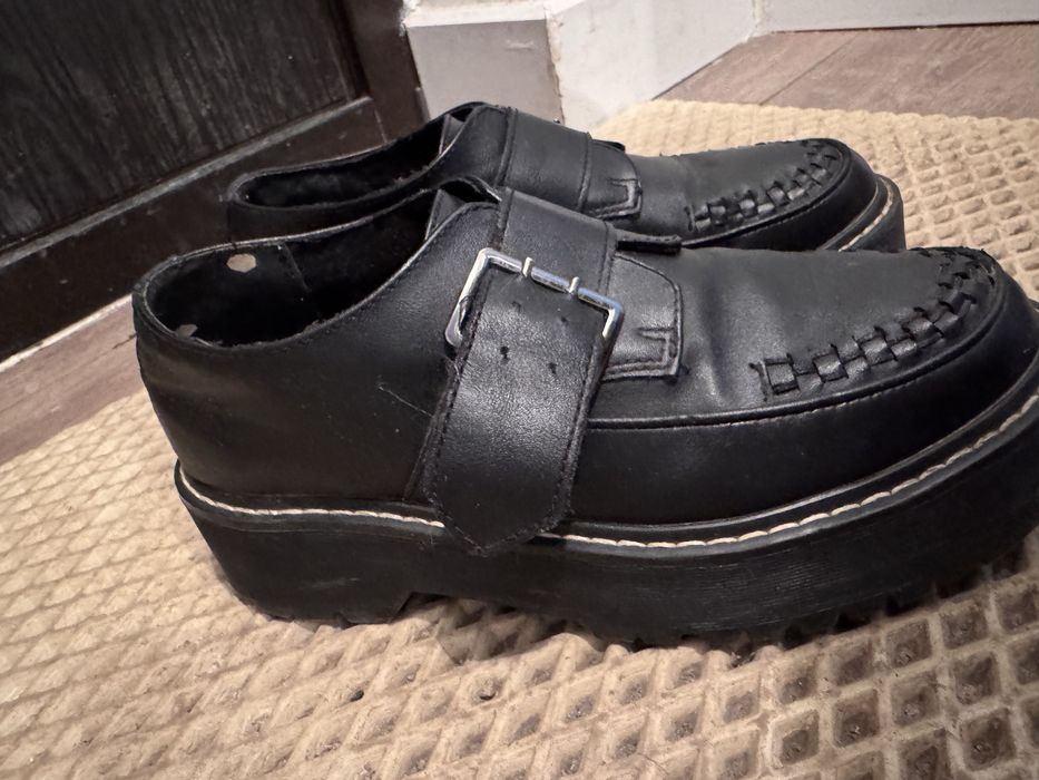 Отдам туфельки ботинки на девочку 37р