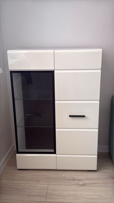 Гарнитуры , пылесос шкаф