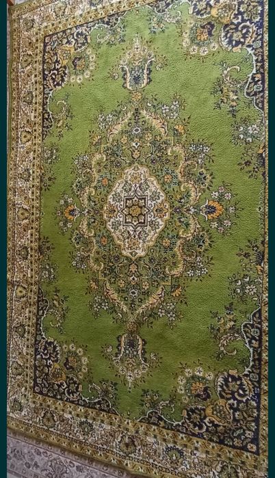 Продам два шерстяных ковра