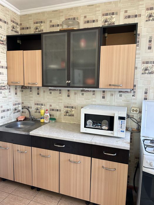 Кухонный гарнитур бу, тумба под тв, газплита, микроволновка