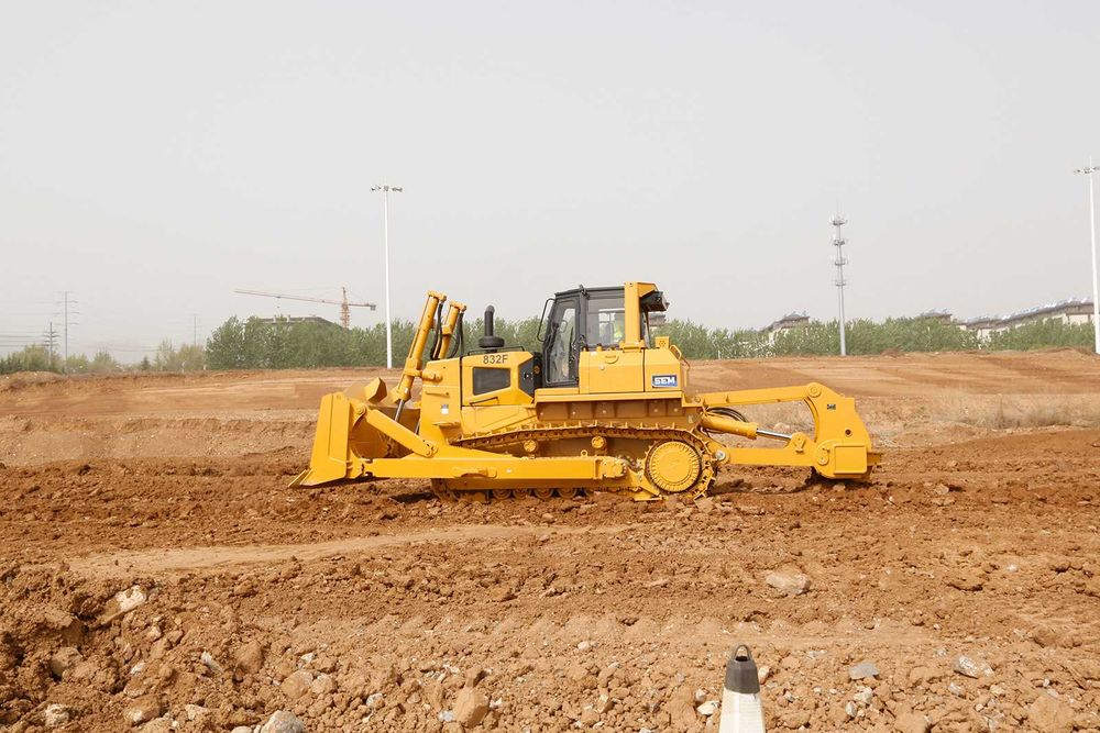 Гусеничный бульдозер SEM [832F] 38.7тон