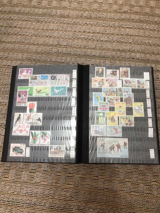 Vand colectie de timbre de pe 5 continente