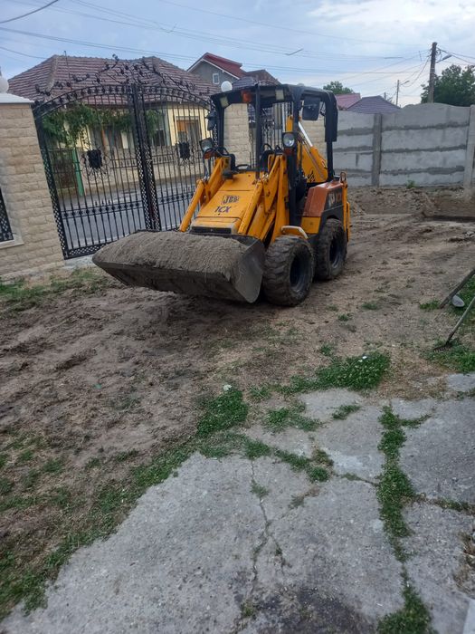 Închiriez Minibuldoexcavator