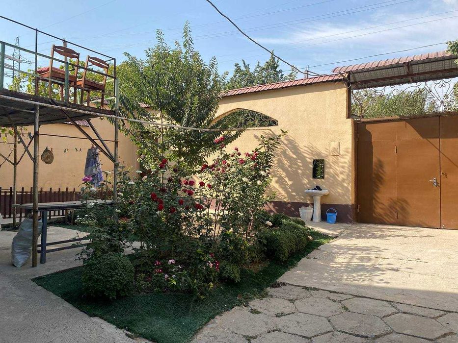 Продаётся двухэтажный дом/дача в Чирчике (ориентир Джалаир,СВТ «Куёш»)