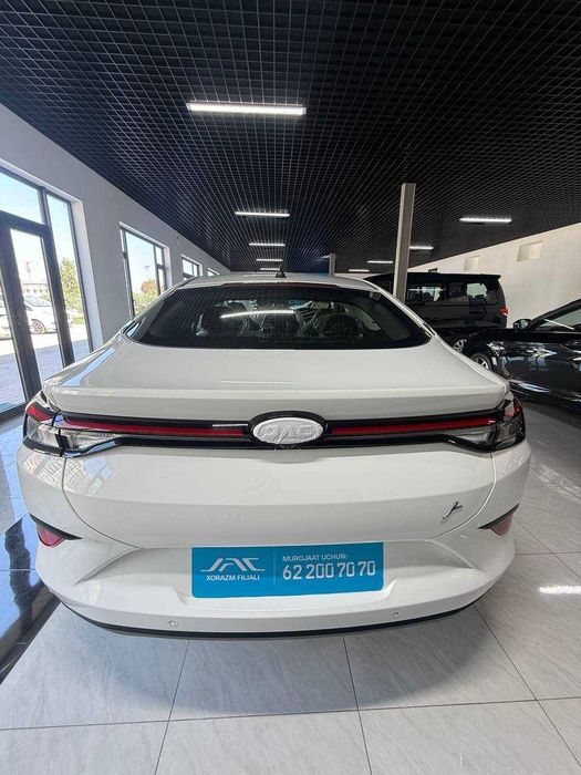JAC J7 – Premium Liftback, endi yanada qulay narxlarda!