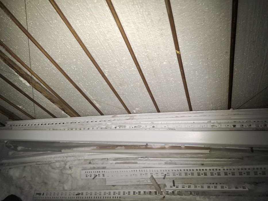 Отдам белые плинтуса б/у