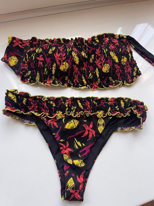 Продавам нови бански Tezenis