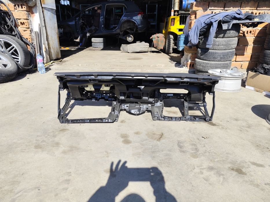 Арматурно табло за Golf 8 ,със пасажерския аербег