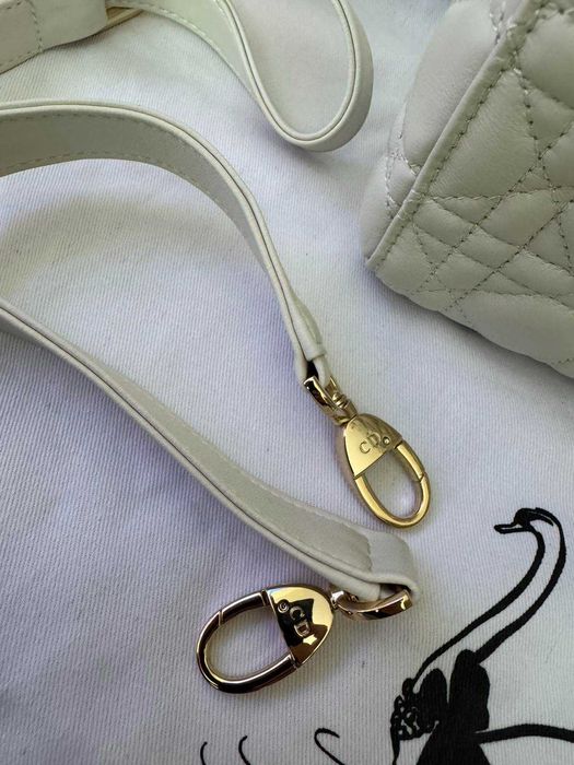 Dior-Чисто нова автентична дамска кожена чанта