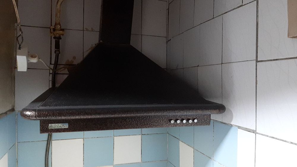 Холодильник и вытяжка