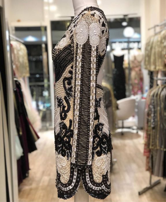 Официална рокля цялата в ръчно шити камъни комплект с чанта