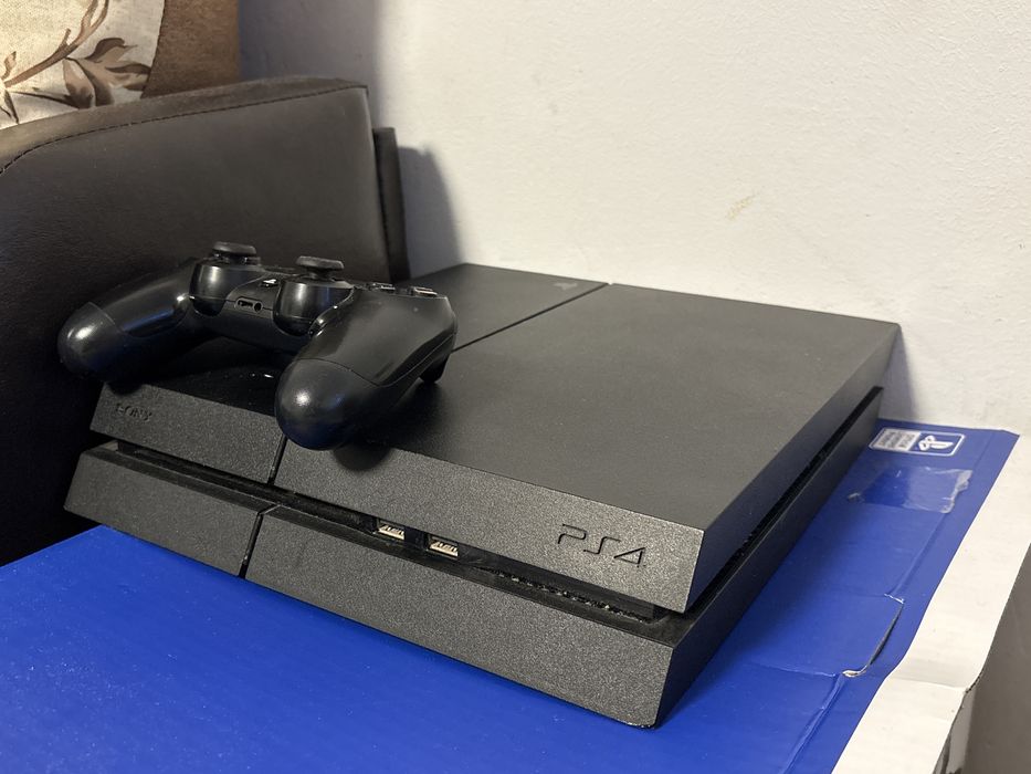 PlayStation 4 FAT + Controller + 5 Jocuri