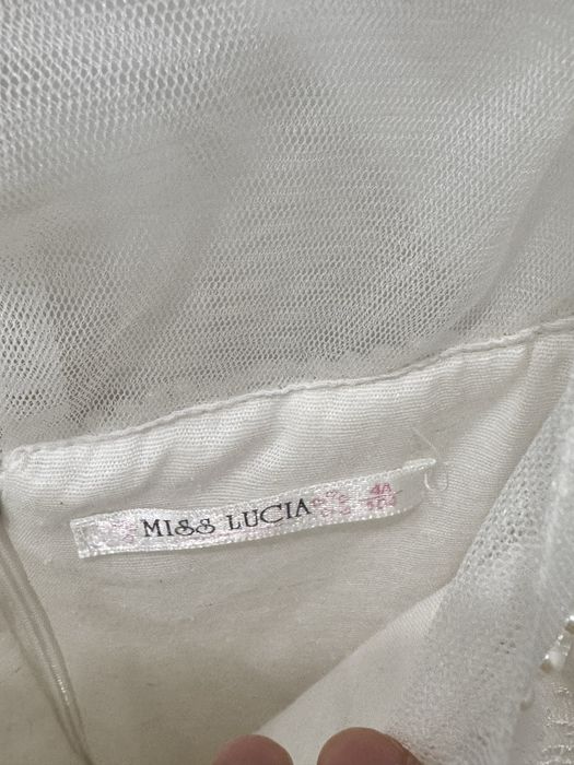 Нарядное белое платье на 4-5 лет