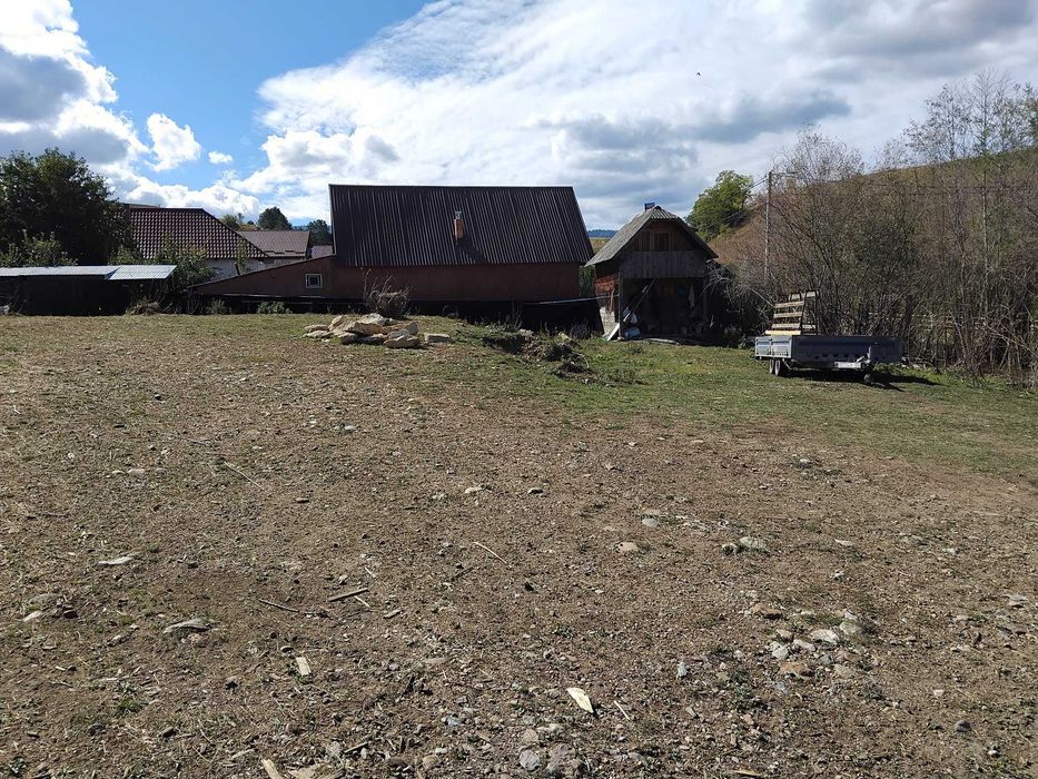 Teren 6.733 mp cu utilități, asfalt și construcții – ideal pentru casă/cabană - Vedere 3