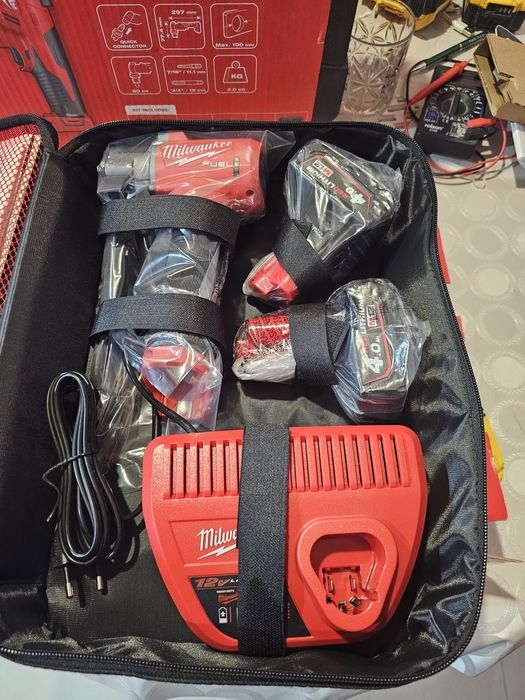 Masina de slefuit cu banda milwaukee m12 FBFL13-402B