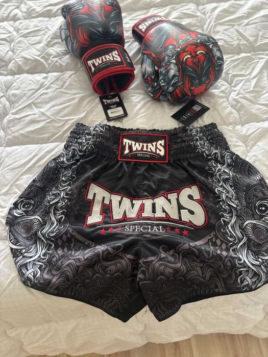 Продавам чисто нови боксови ръкавици 14oz и шорти L  TWINS