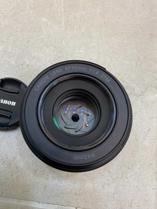 Canon RF 50mm f/1.8 STM
