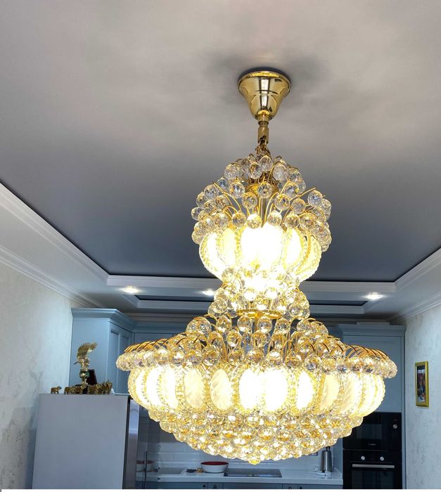 Хрустальная люстра.