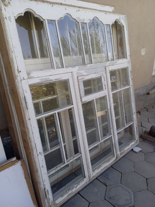 Eshik derezalar sotiladi