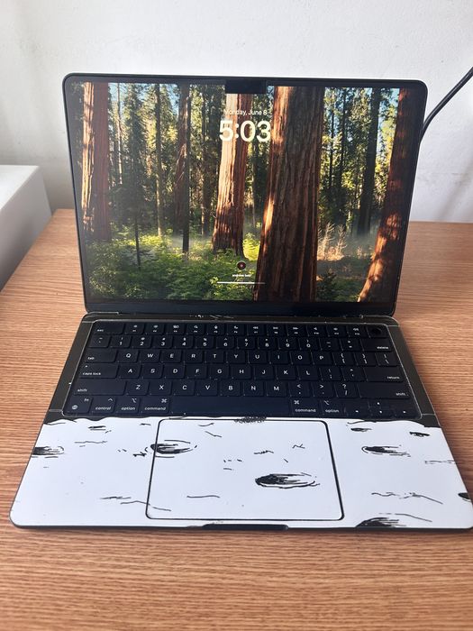 Apple MacBook Air M3 | 8GB RAM | Baterie 99% (74 Cicluri) | Stare Impecabilă