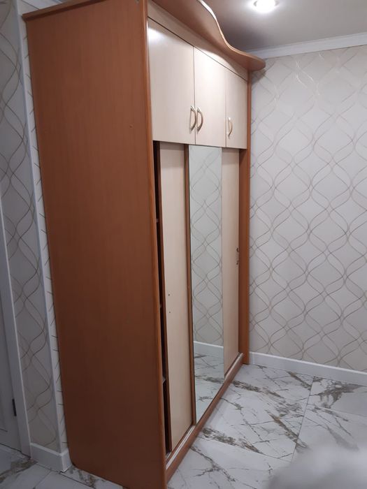 Продам большой шкаф