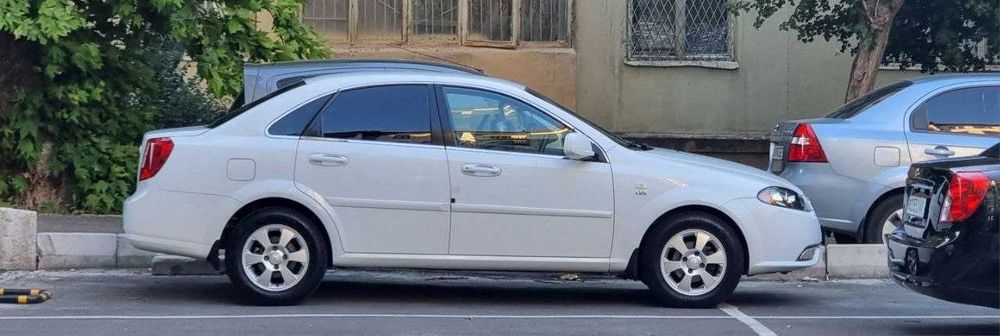 Gentra  avtomobil