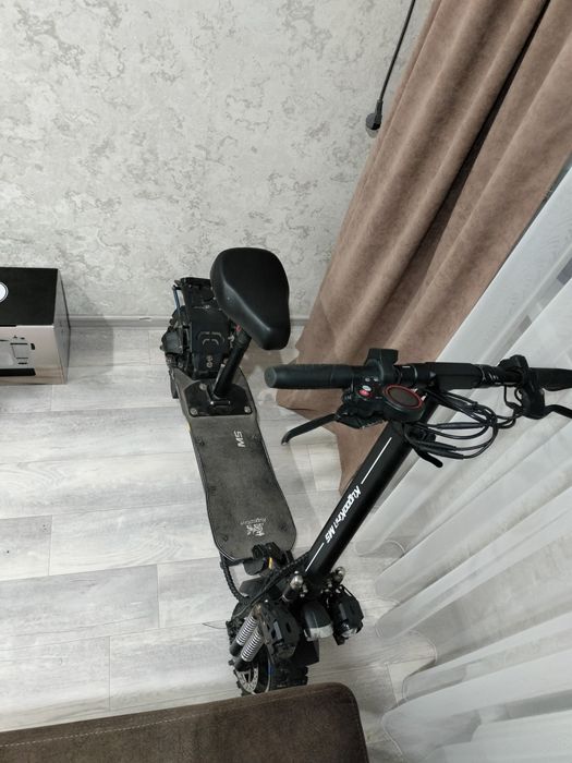 Продам электросамокат Куга м5