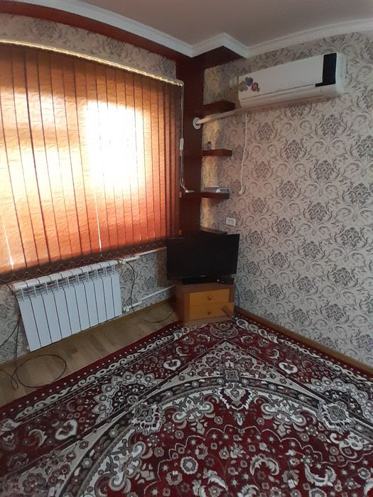 Киргилида жойлашган 1-хонали квартира сотилади