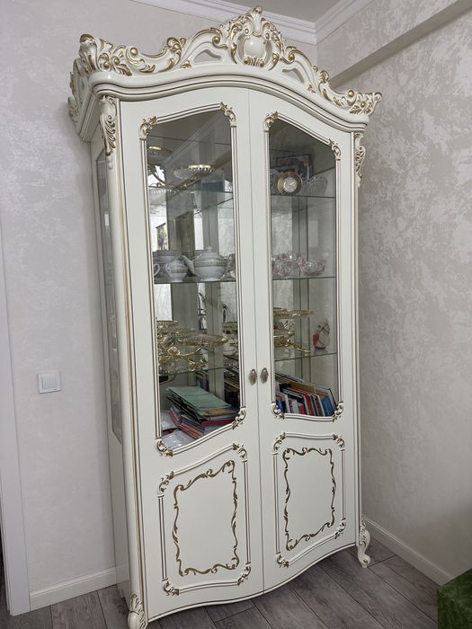 Продается сервант.