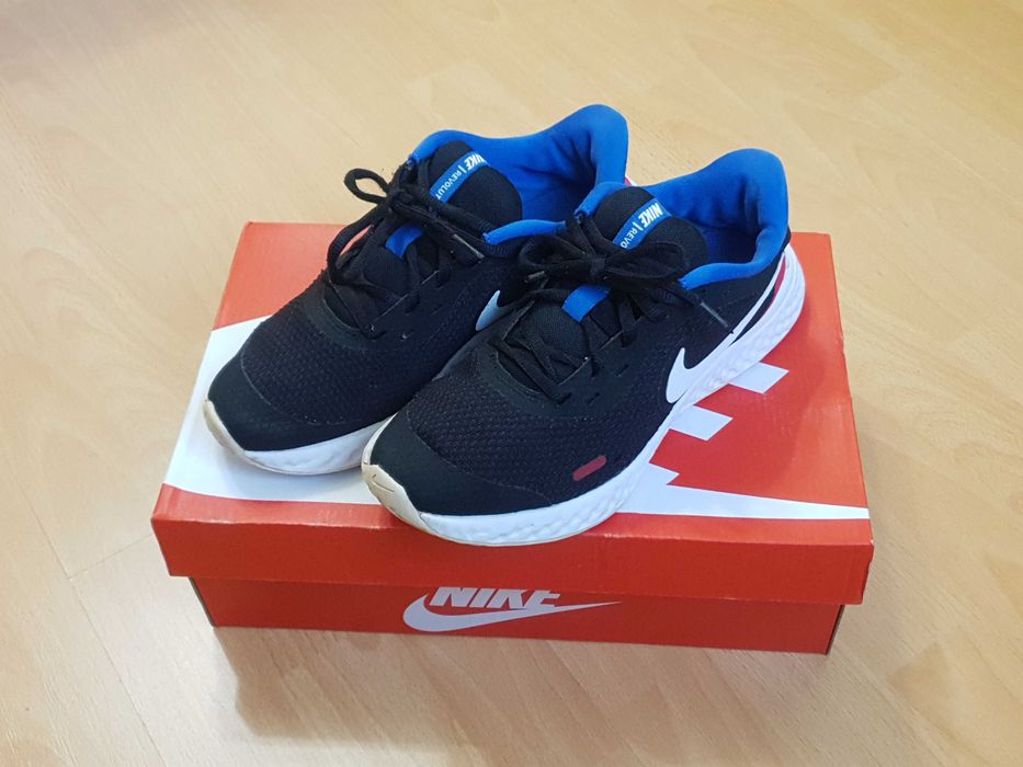 Adidasi originali Nike Revolution 5 marime 38