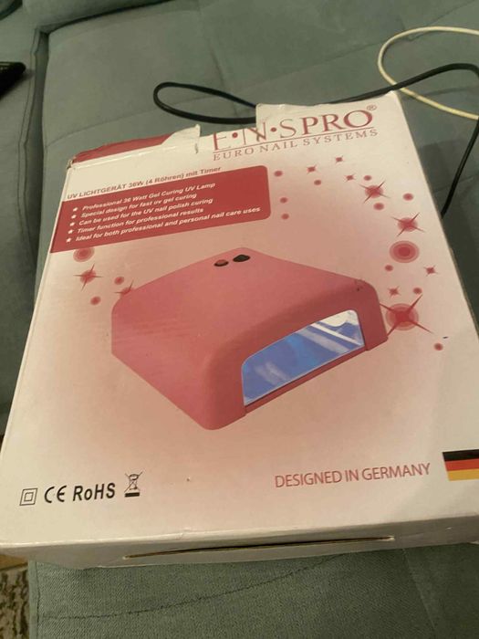 Lampa UV pentru unghii cu gel