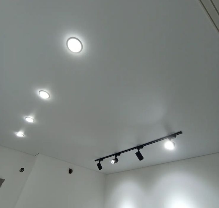 Новогодний спецпредложение: монтаж потолков по выгодной цене!