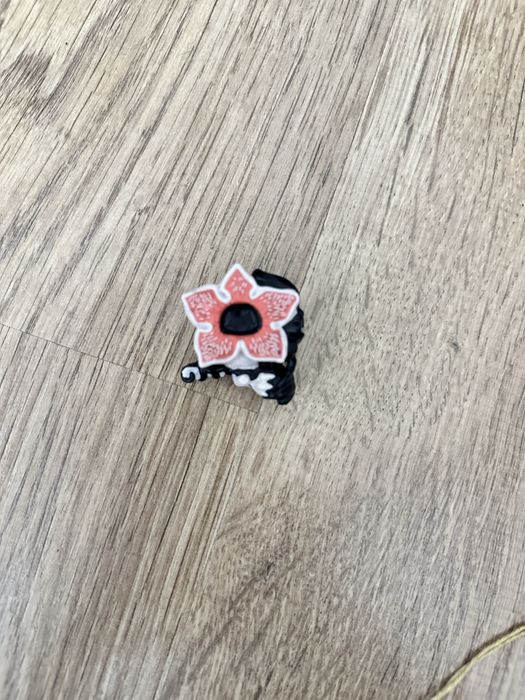 Kinder очень странные дела последняя