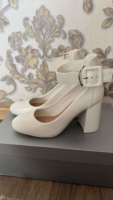 Продам туфли новые