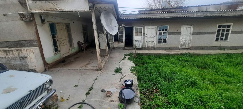 Uy  sotiladi  16000 kelishadigan joyi bor