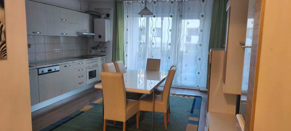 Închiriere apartament 3 camere