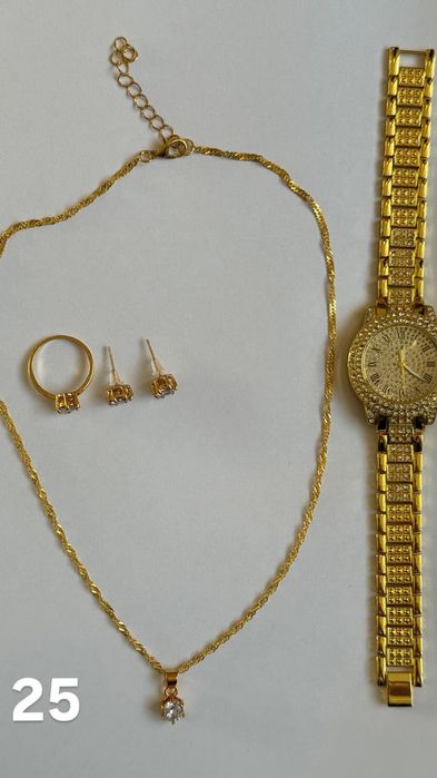 Женские часы с украшениями