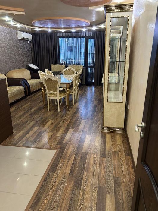 Дава се под наем Тристаен апартамент в Варна, Автогара - 115 кв.м за 715 € - Снимка #2