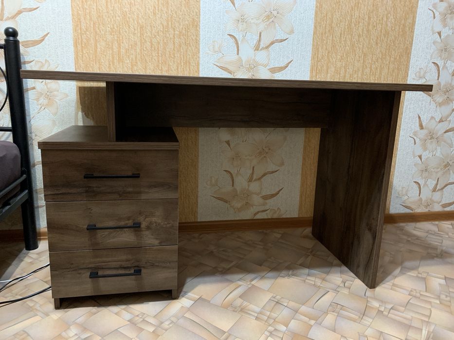 Продаем компьютерный стол новый