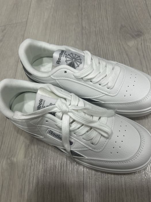 продам кросовкий Reebok