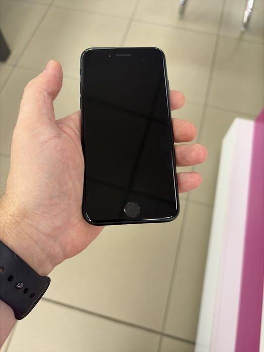 Iphone se 2020  телефон