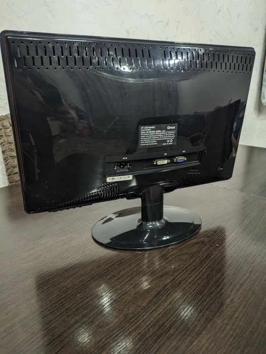 Монитор Qmax M2089C, 20 дюймов.