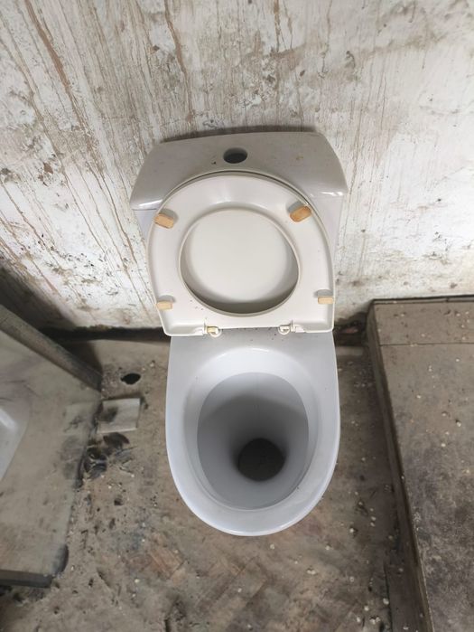 Продам унитазы в рабочем состоянии